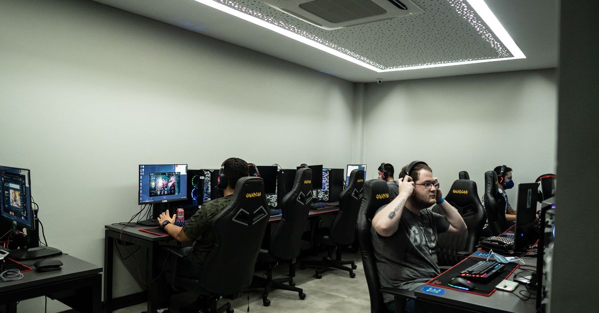 Kehidupan Pro Player: Latihan, Kontrak, dan Karier